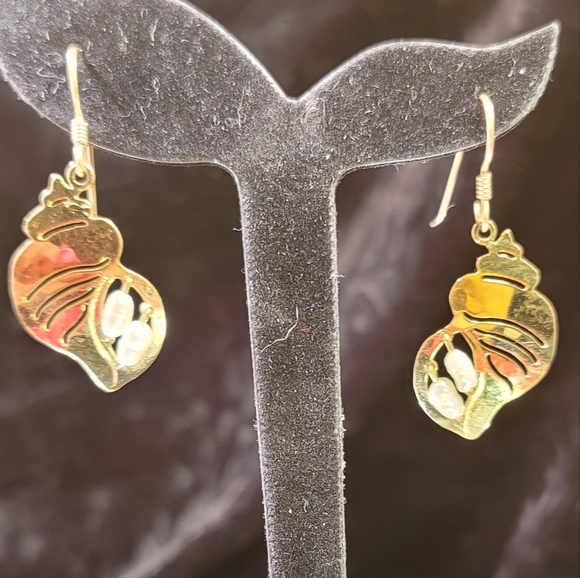 0506. Vintage Wild Bryde ~ Gold Over Conch with Fresh Water Pearls ~ Beautiful! - Picture 8 of 8